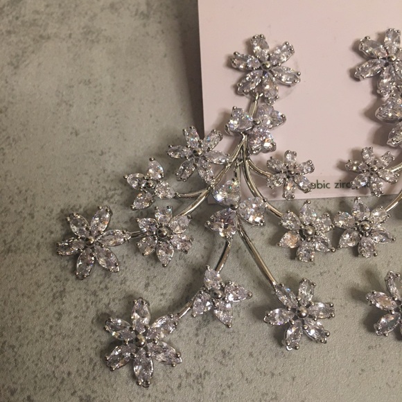 NWT Kate Spade First Bloom Statement Earrings - Picture 3 of 9